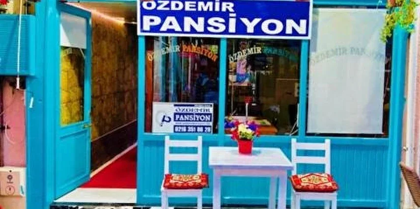 Özdemir Pansiyon, Adalar
