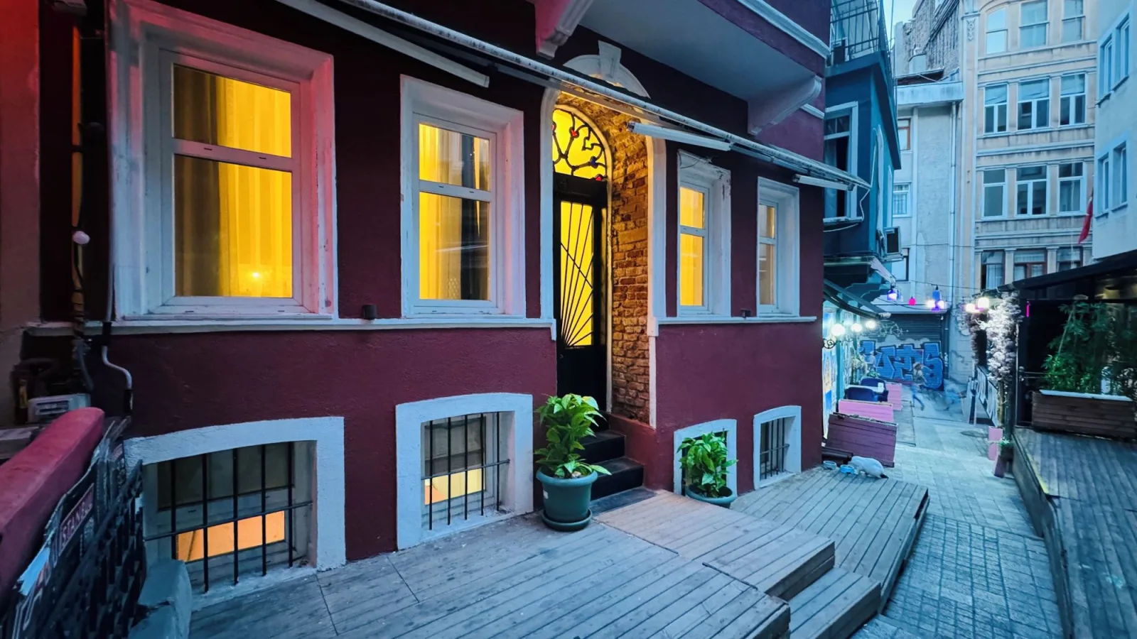 The House, Arnavutköy, İstanbul