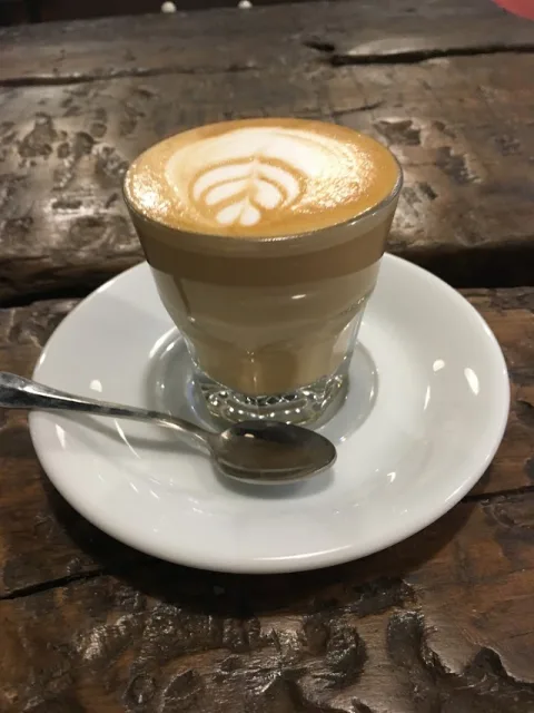 Drip Coffee Istanbul, Beyoğlu, İstanbul — Kafe ve Pastane