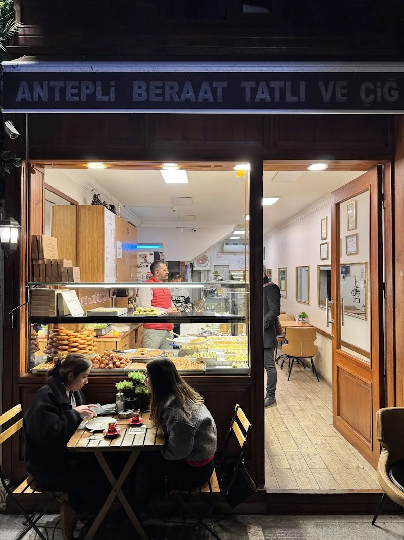 Antepli Beraat Tatlı Ve Çiğ Köfte Salonu, Kadıköy