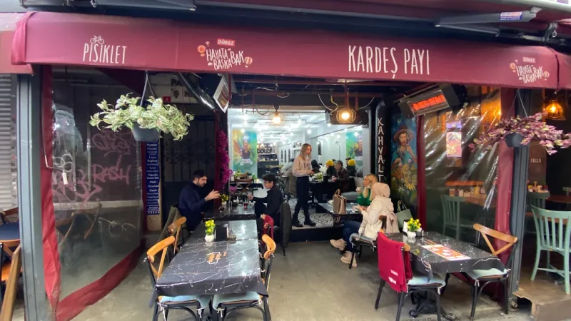 Kardeş Payı Kahvaltı Cafe, Beşiktaş, İstanbul — Kafe ve Pastane