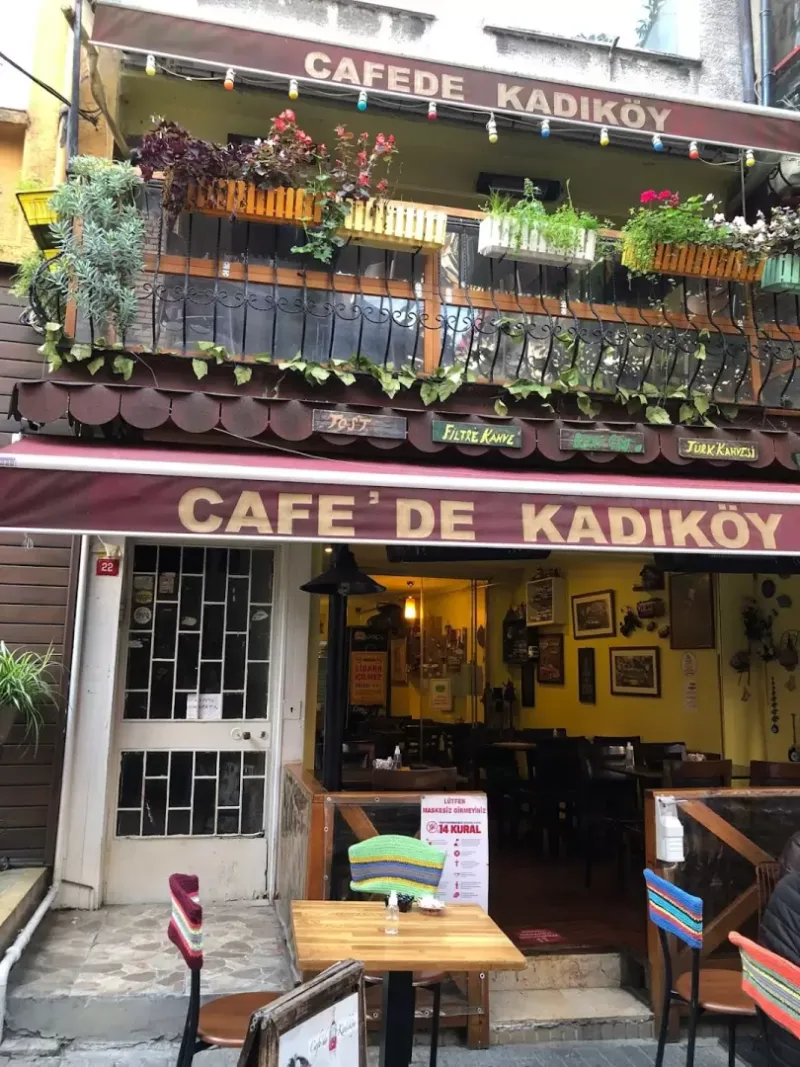 Cafe De Kadıköy, Kadıköy, İstanbul — Kafe ve Pastane