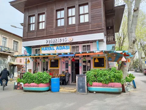 Hayal Adası, Adalar