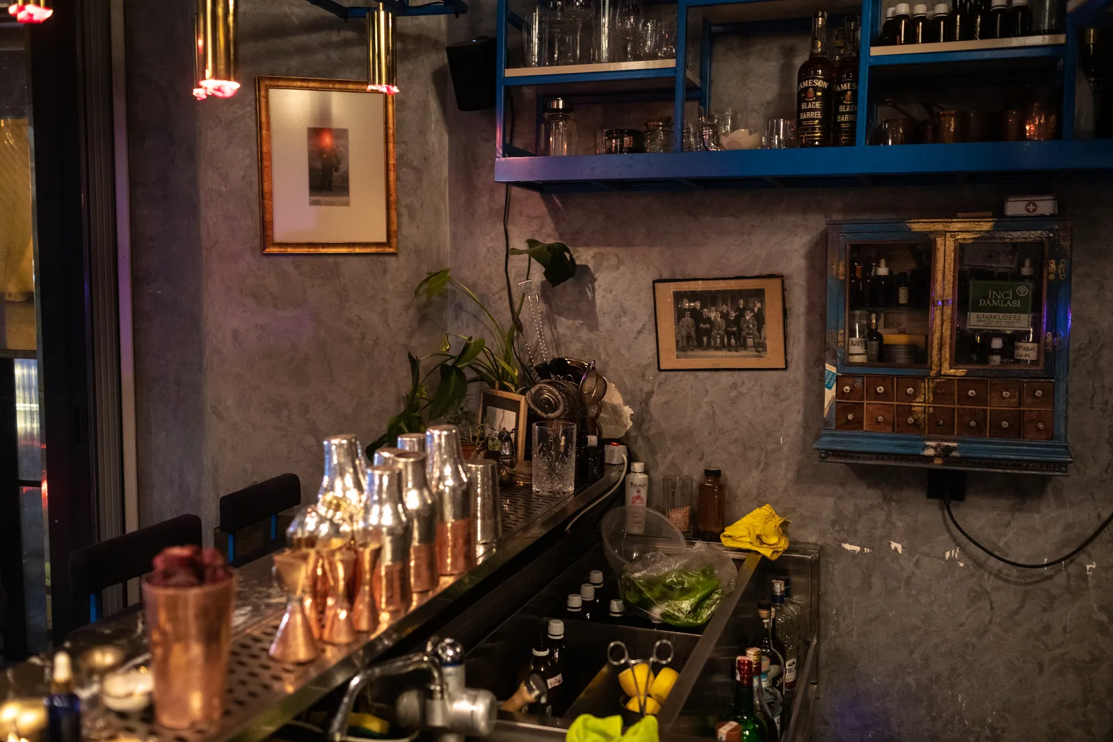 Fahri Konsolos, Kadıköy, İstanbul — Eğlence ve Sahne