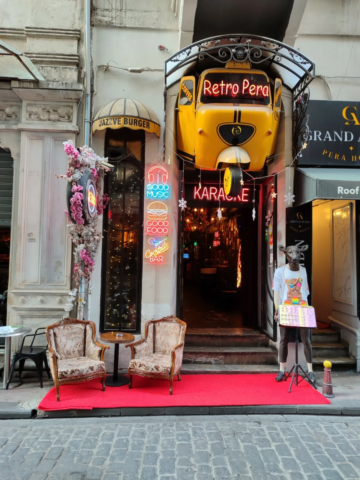 Retro Bar, Beyoğlu, İstanbul