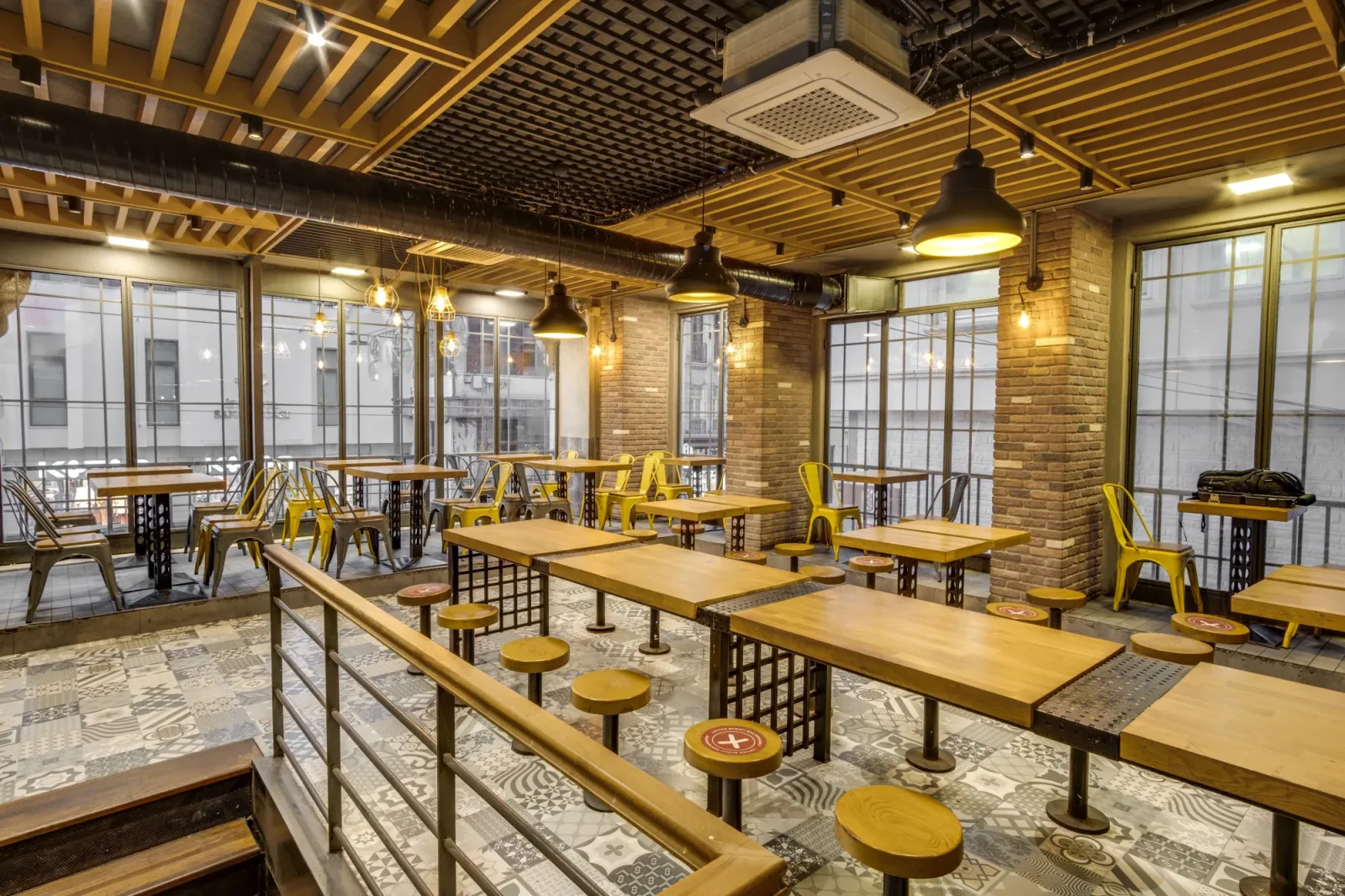 Patatos, Beyoğlu, İstanbul — Restoran