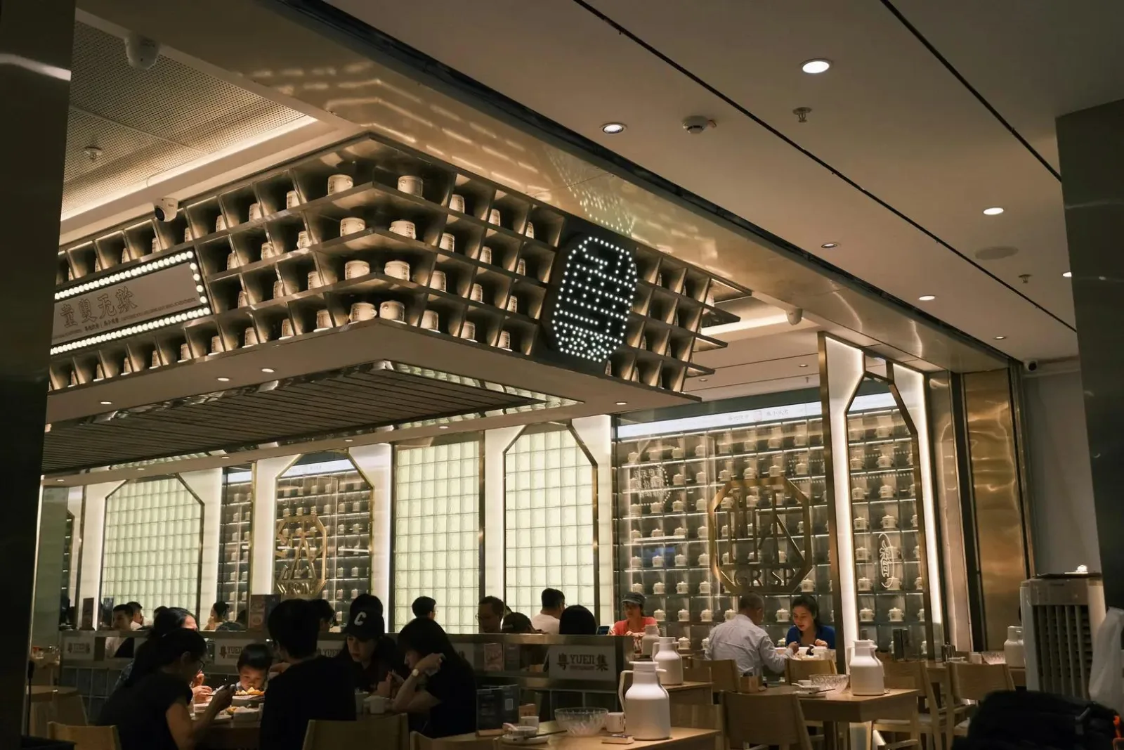 Alaca Cafe, Beşiktaş, İstanbul — Kafe ve Pastane