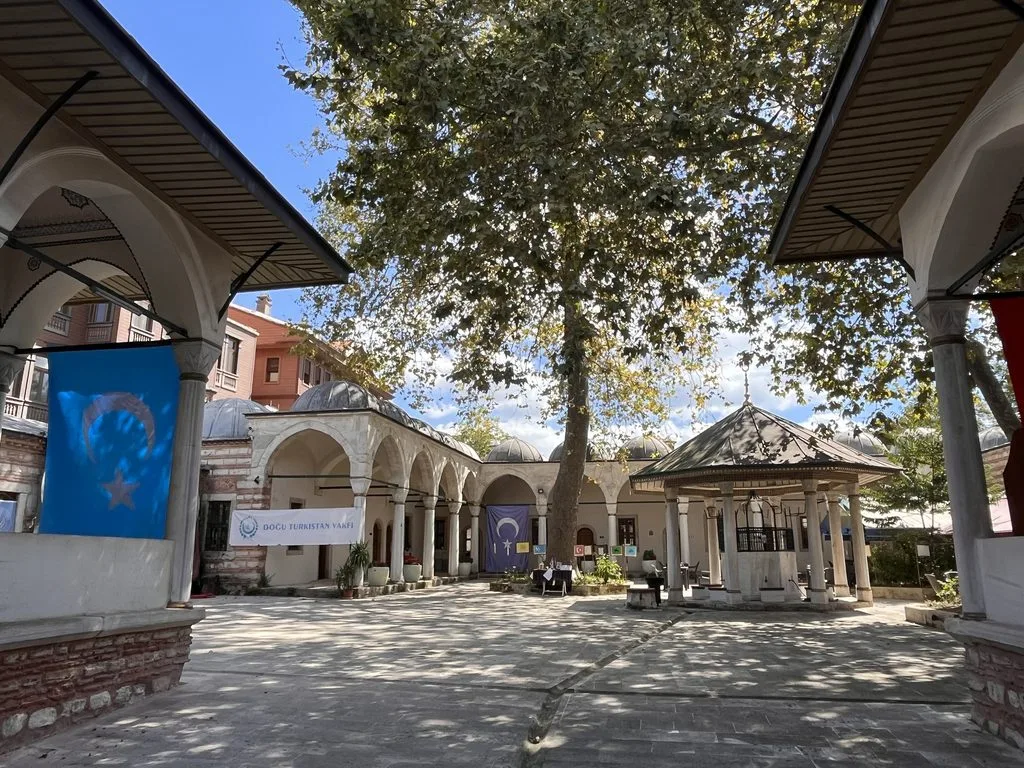 Türkistan Kültür Evi - Kitap & Kahve, Fatih, İstanbul — Kafe ve Pastane