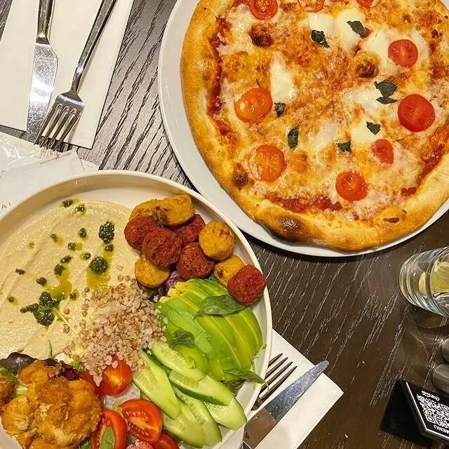Kırıntı Cafe Bar, Beşiktaş, İstanbul — Kafe ve Pastane