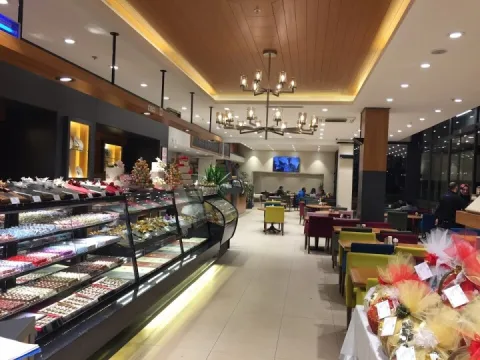Kıyı Pastanesi & Cafe Restaurant, Kartal, İstanbul — Kafe ve Pastane