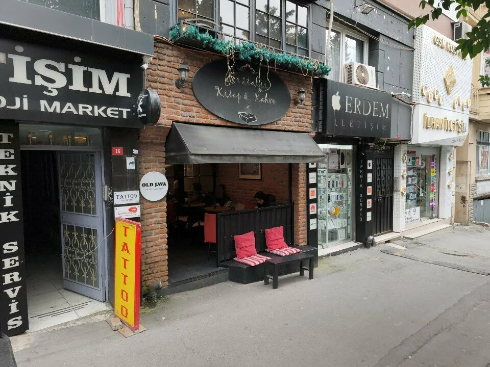 Nostalji Kitap & Kahve, Şişli, İstanbul — Kafe ve Pastane