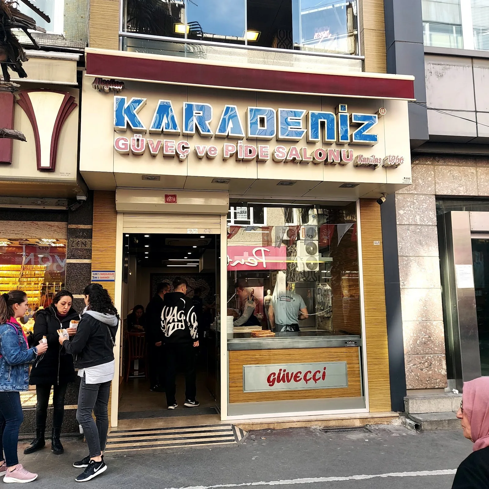 Karadeniz Güveç ve Pide Salonu, Gaziosmanpaşa, İstanbul — Restoran