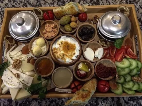 Gölet Cafe&Restoran, Büyükçekmece, İstanbul — Kafe ve Pastane