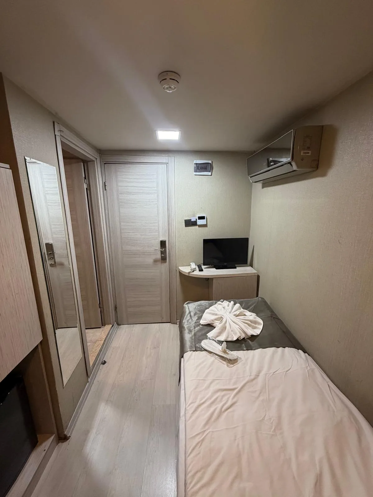 Ahi Hotel, Fatih
