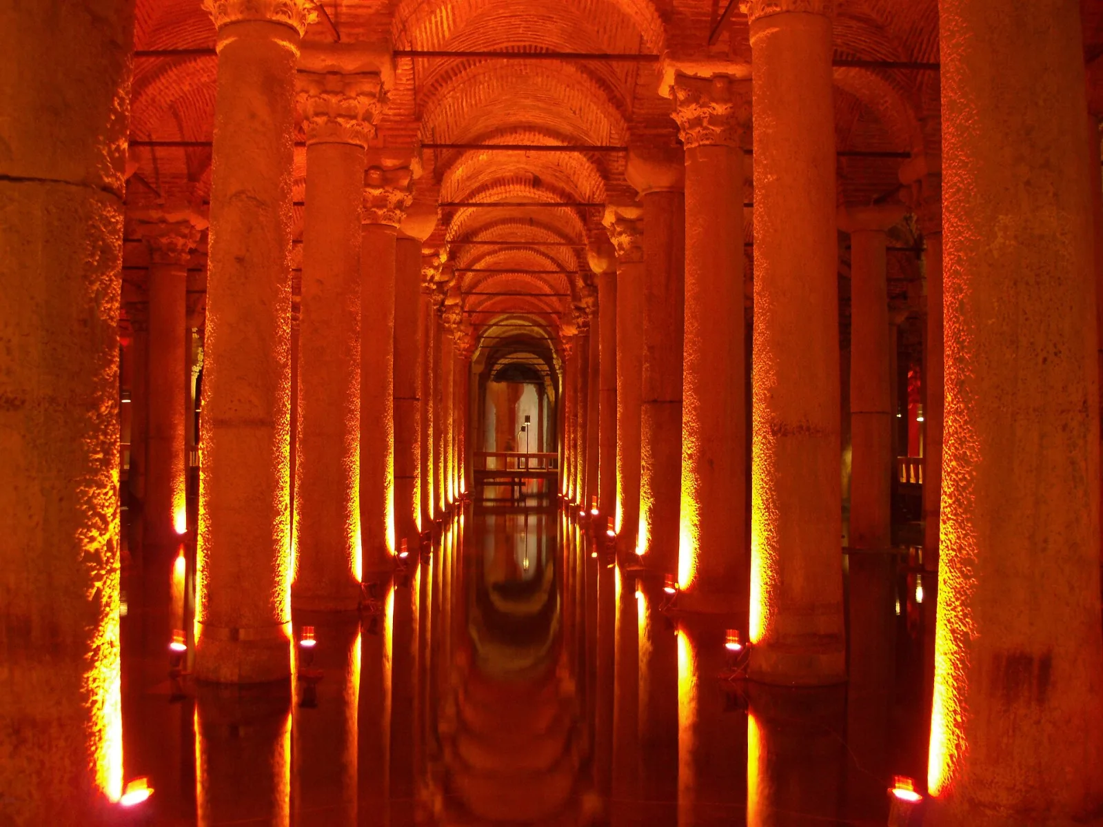 Yerebatan Sarnıcı, Beyoğlu, İstanbul — Tarihi Yapı