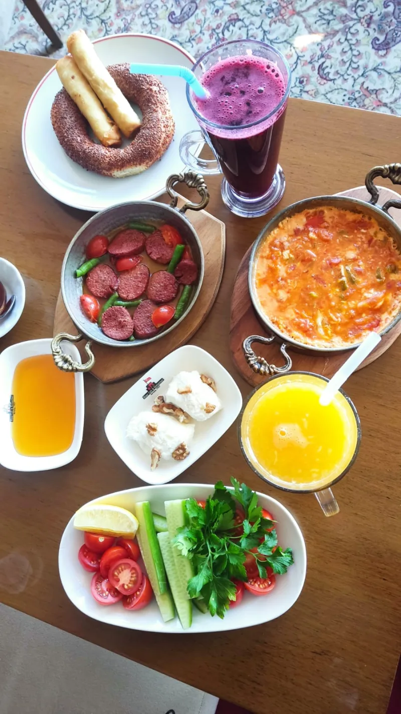 Hisar Cafe & Restaurant, Sarıyer, İstanbul — Kafe ve Pastane