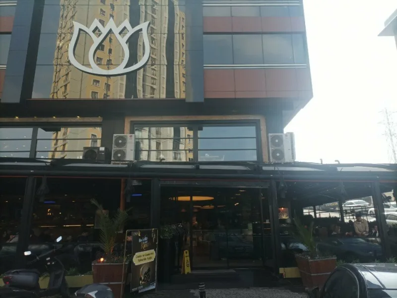 Kuğu Pastanesi, Ümraniye, İstanbul — Kafe ve Pastane