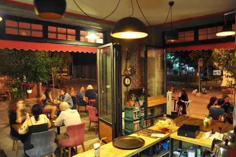 Cafe Eya, Kadıköy, İstanbul — Kafe ve Pastane