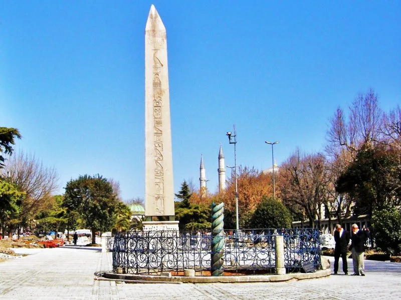Dikilitaş (Sultanahmet), Fatih