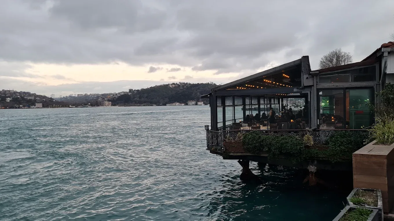 Rumelihisarı İskele Restaurant, Sarıyer, İstanbul — Restoran