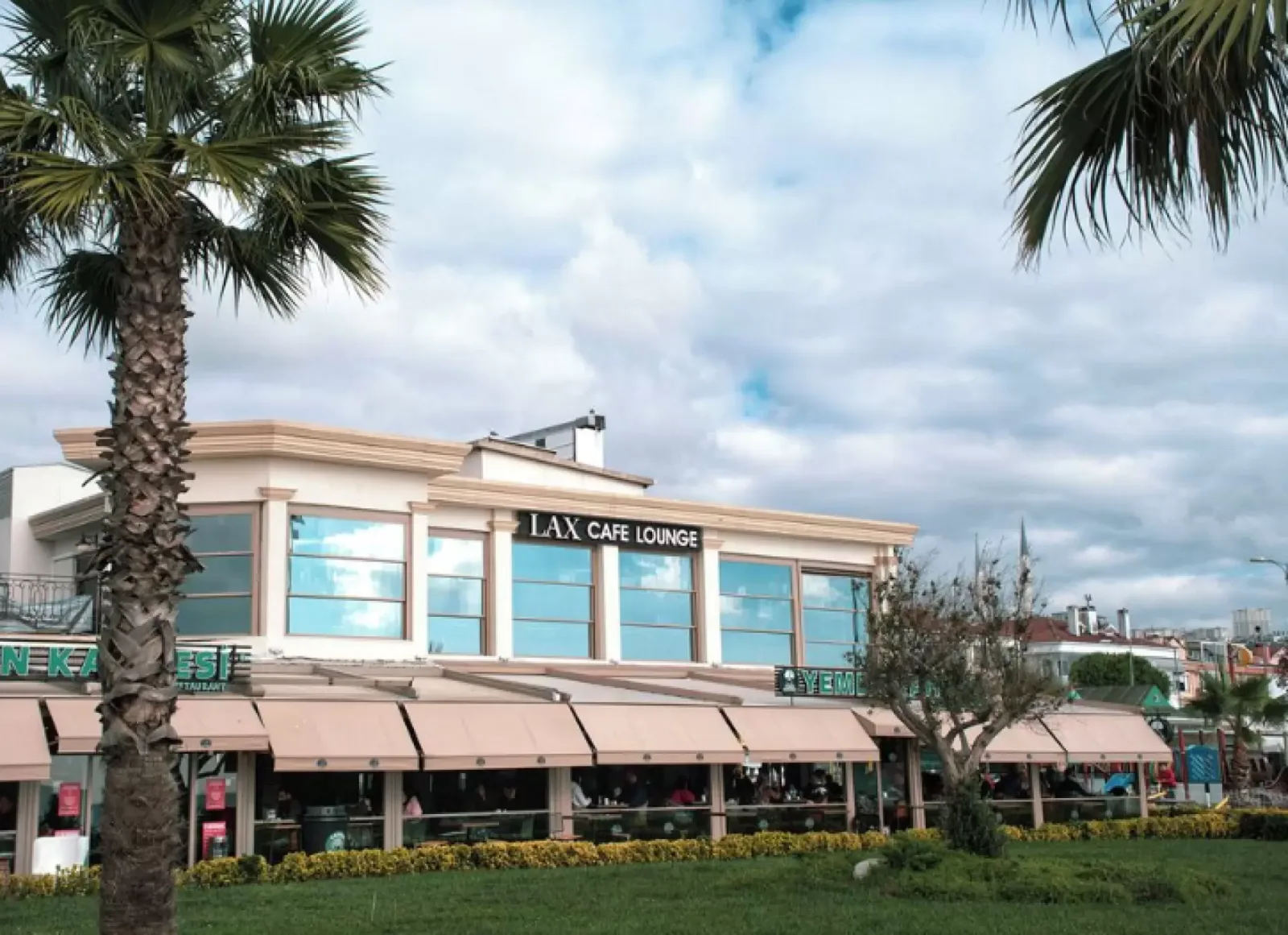 LAX Cafe & Lounge, Büyükçekmece, İstanbul — Kafe ve Pastane
