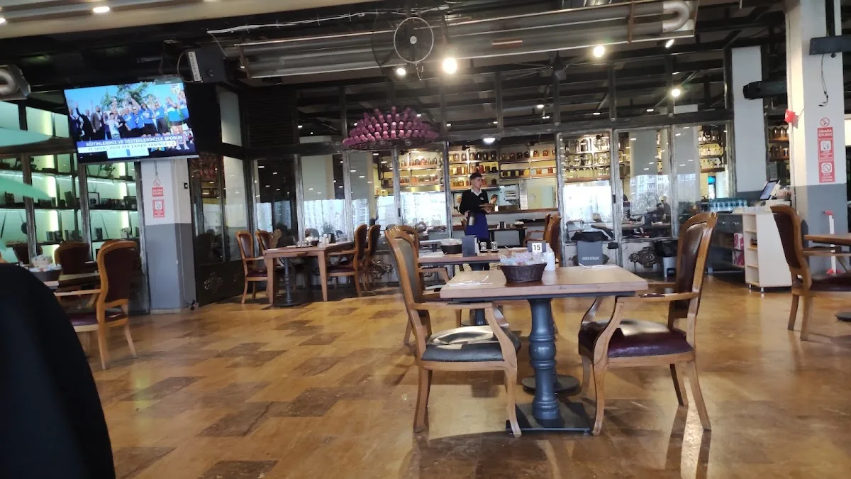 Küçükçekmece Belediyesi Sosyal Tesisleri, Küçükçekmece, İstanbul — Kafe ve Pastane