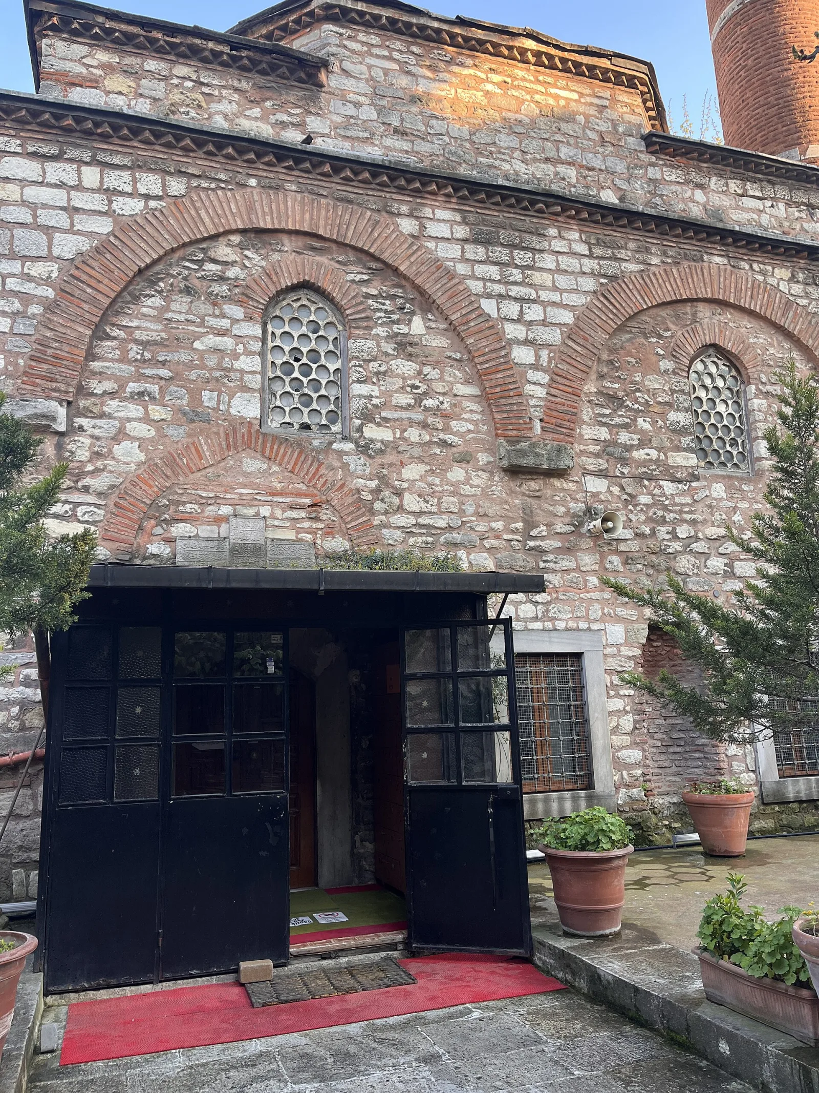 İshak Paşa Camii (İstanbul), Fatih