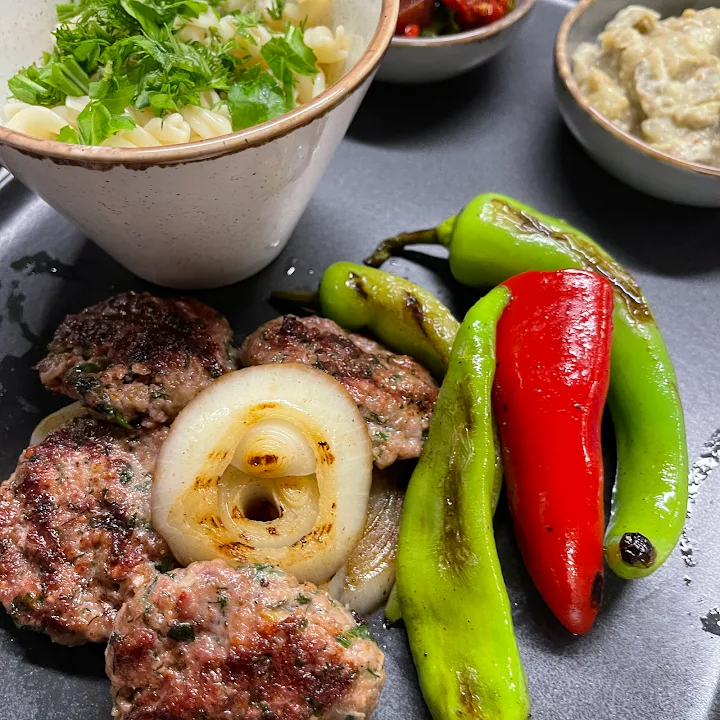 Faik Pasha Cafe Cukurcuma Beyoglu, Beyoğlu, İstanbul — Kafe ve Pastane