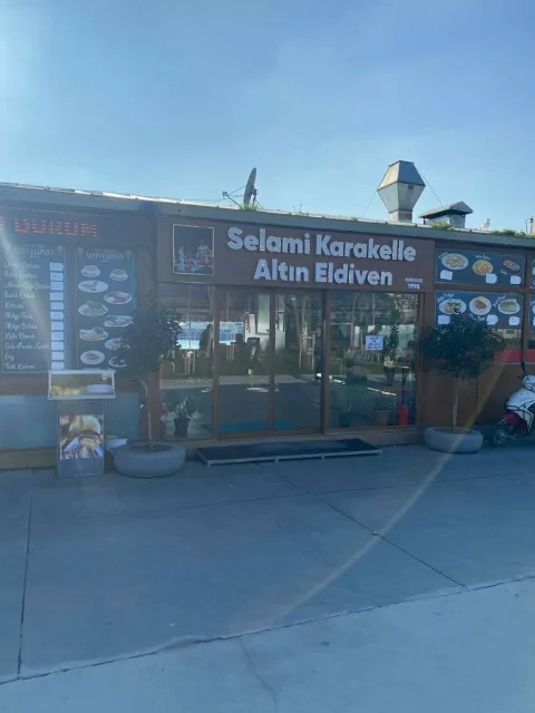 Selami Karakelle Altın Eldiven Balık ve Dürüm Evi, Kadıköy