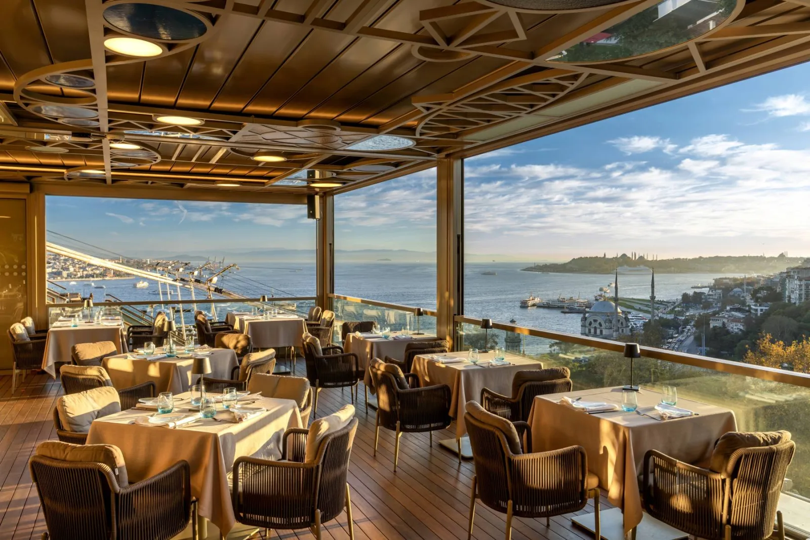 16 ROOF - Swissotel The Bosphorus, Istanbul, Üsküdar, İstanbul — Eğlence ve Sahne