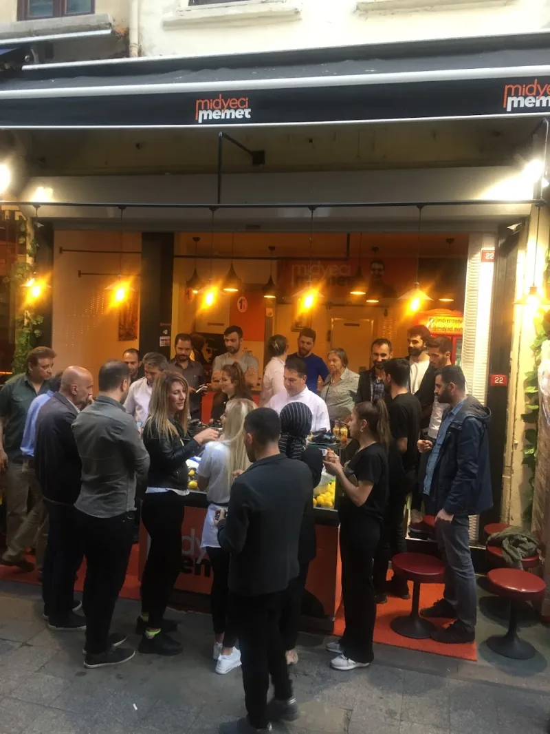Midyeci Memet, Beyoğlu
