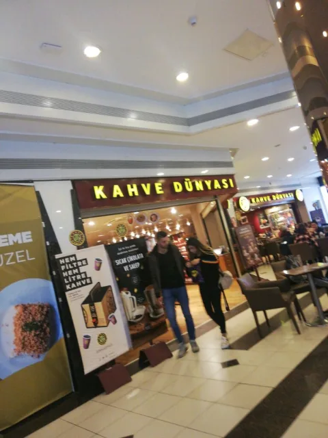 Kahve Dünyası, Şişli, İstanbul — Kafe ve Pastane