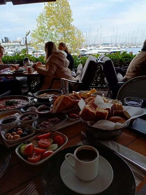 Midpoint, Kadıköy