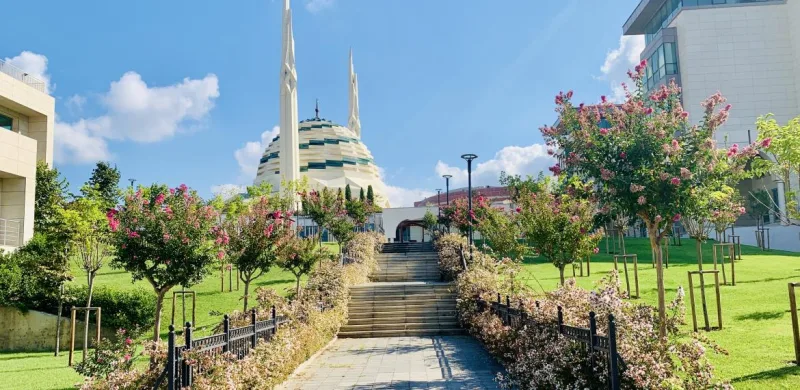 Marmara İlahiyat Camii, Üsküdar, İstanbul — Cami