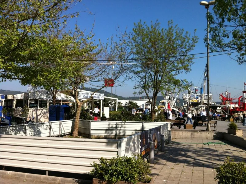 Sarıyer Spor Kulübü Kafeteryası, Sarıyer, İstanbul — Kafe ve Pastane