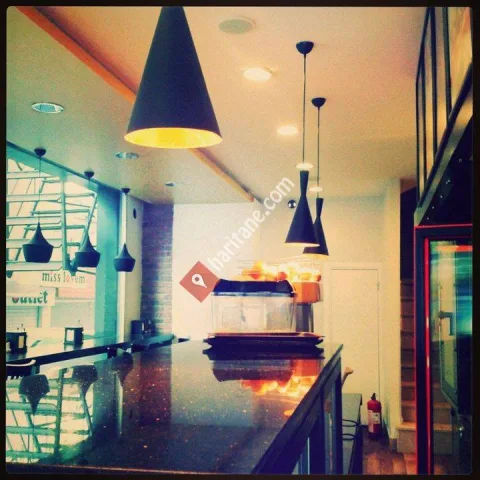 Samsi Cafe, Esenler