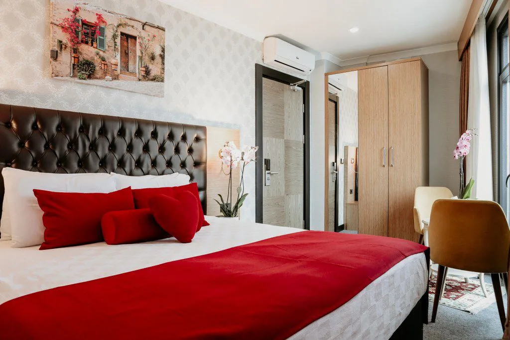 Grand Lark Otel, Kartal