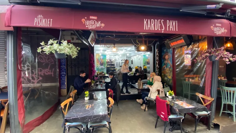Kardeş Payı Kahvaltı Cafe, Beşiktaş, İstanbul — Kafe ve Pastane