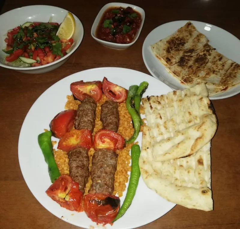 Ortaklar Kanat & Dürüm Evi, Şişli