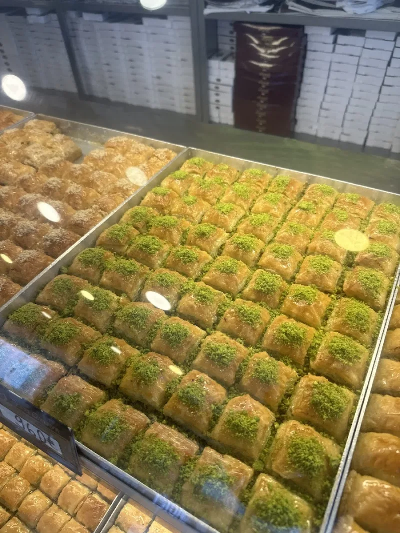 Diyar Burma Tatlıcısı, Ataşehir, İstanbul — Kafe ve Pastane