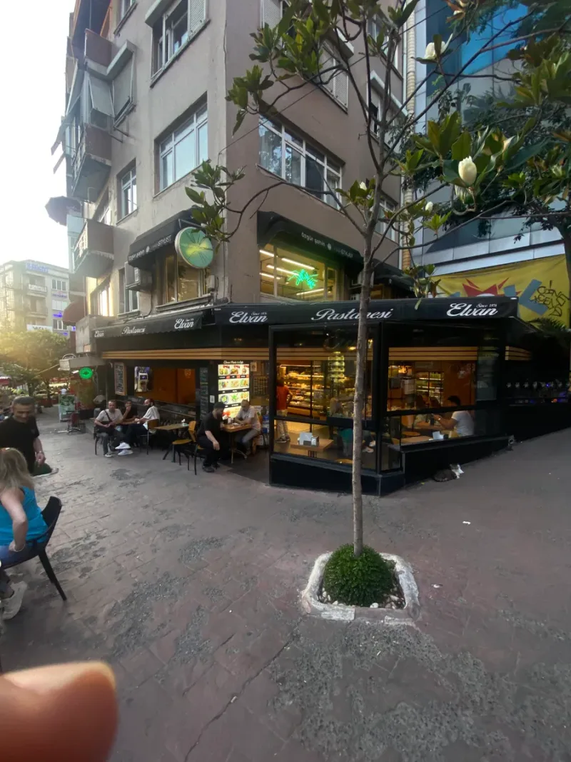 Kanatçı dayım, Beyoğlu