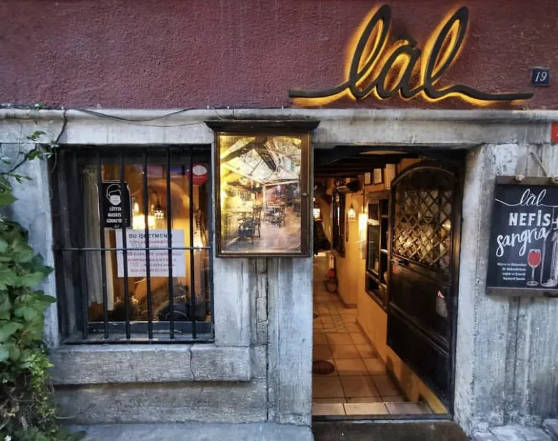 Lâl, Kadıköy