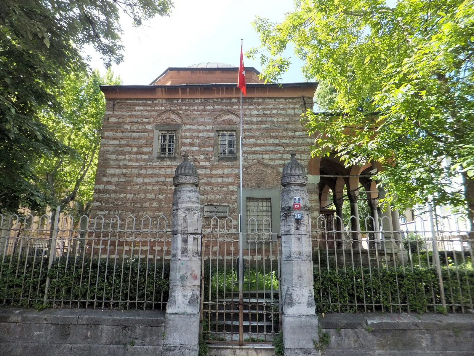 Köprülü Kütüphanesi, Fatih, İstanbul — Kültür Merkezi